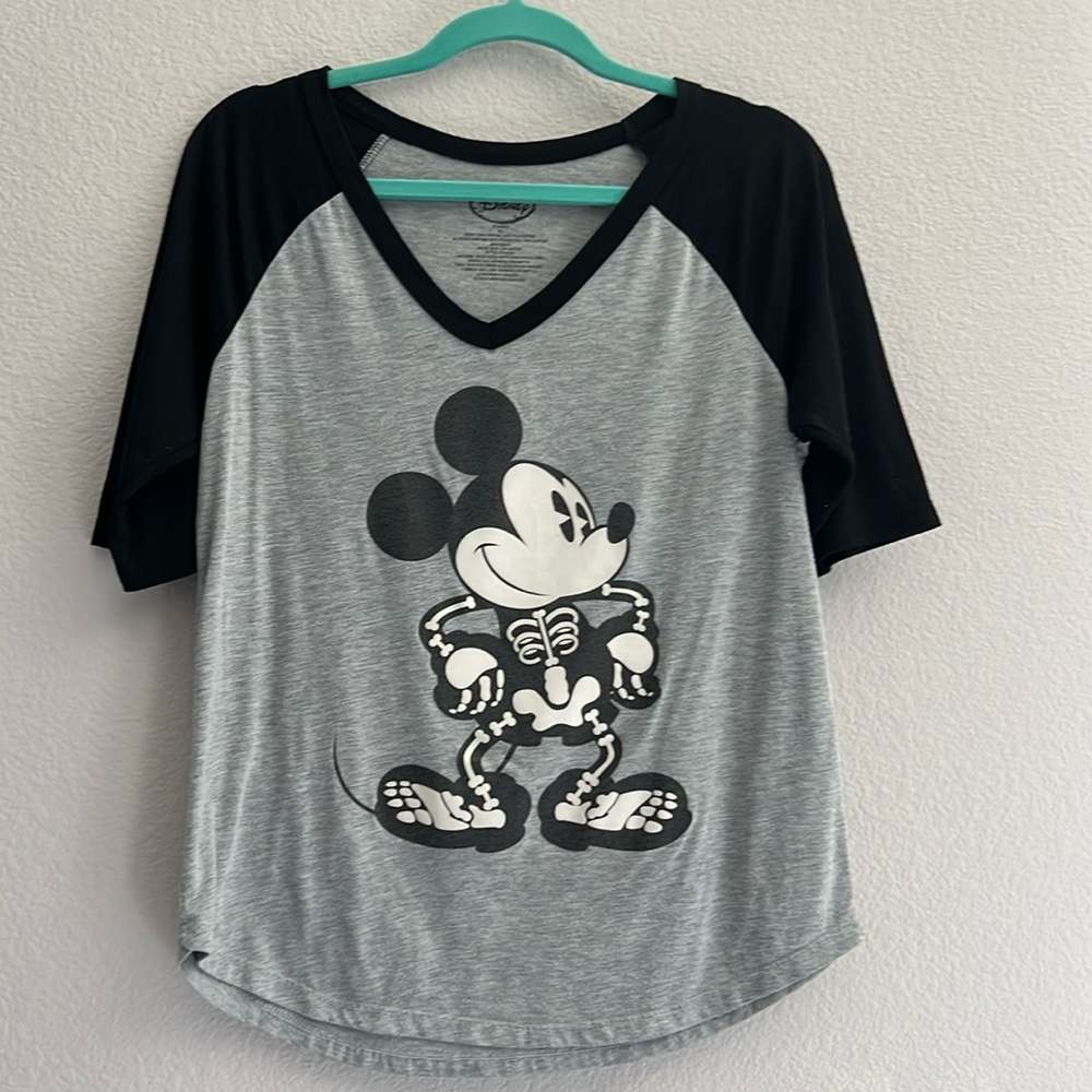 DISNEY MICKEY MOUSE GLOW IN THE DARK FEATURE 3/4 SLEEVE TOP